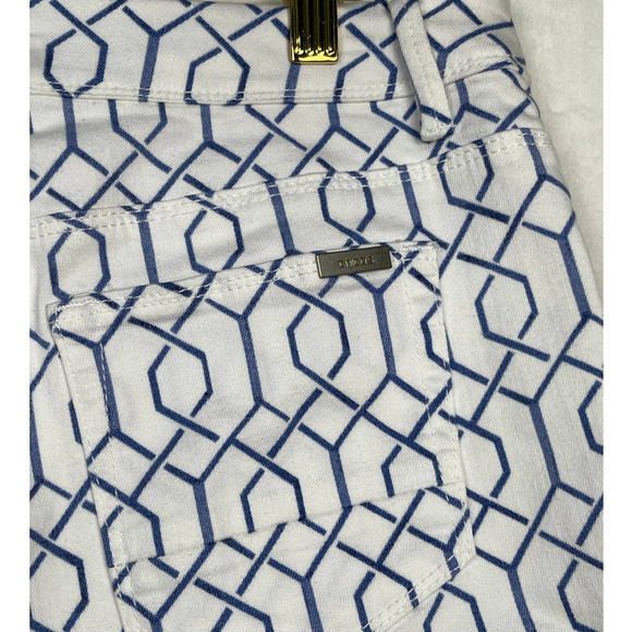 So Slimming Girlfriend Crop by Chico's, Size 0 (Normal Size 4) Blue and White - Picture 9 of 13